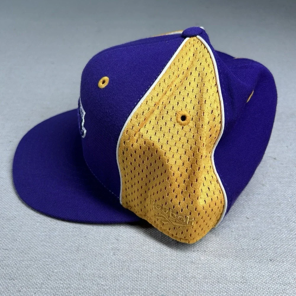 Vintage Reebok Lakers Hat Fitted 7 1/4 NBA Basketall Y2k Hardwood Classics